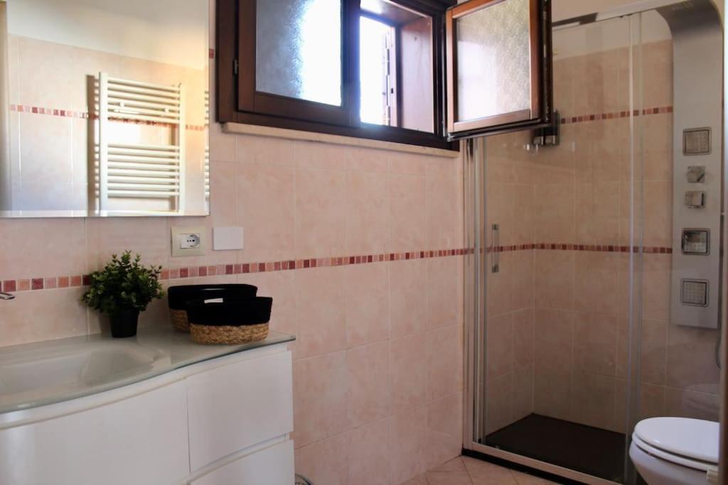 Апартаменты The Garden House Fco, Self Check In And Free Private Parking Фьюмичино Экстерьер фото