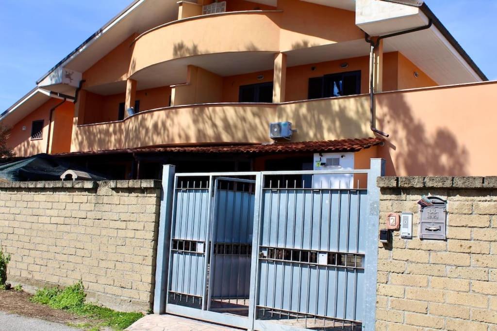 Апартаменты The Garden House Fco, Self Check In And Free Private Parking Фьюмичино Экстерьер фото